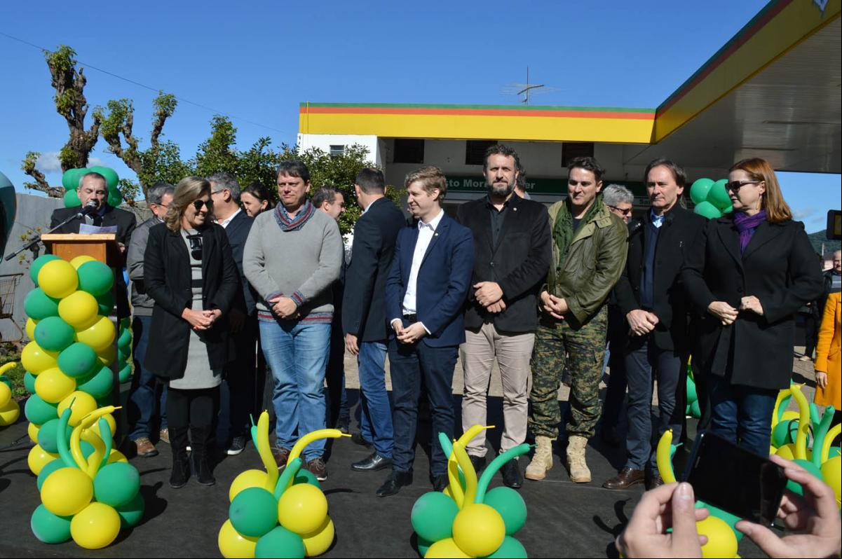 Prefeita Carla, ministro Tarcísio, Marcel, Issur, Zucco, Costella e prefeita Fátima
