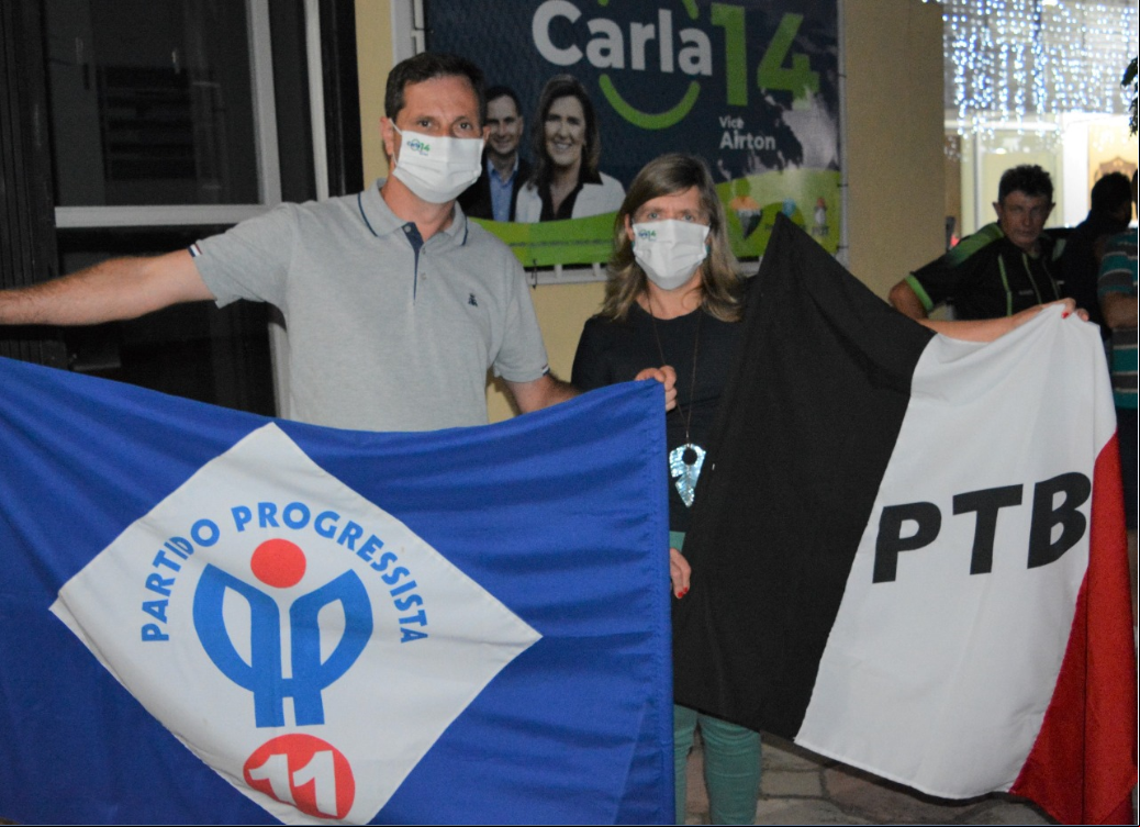 Airton e Carla comemoram a reeleição (Foto: Divulgação) Airton e Carla comemoram a reeleição (Foto: Divulgação)