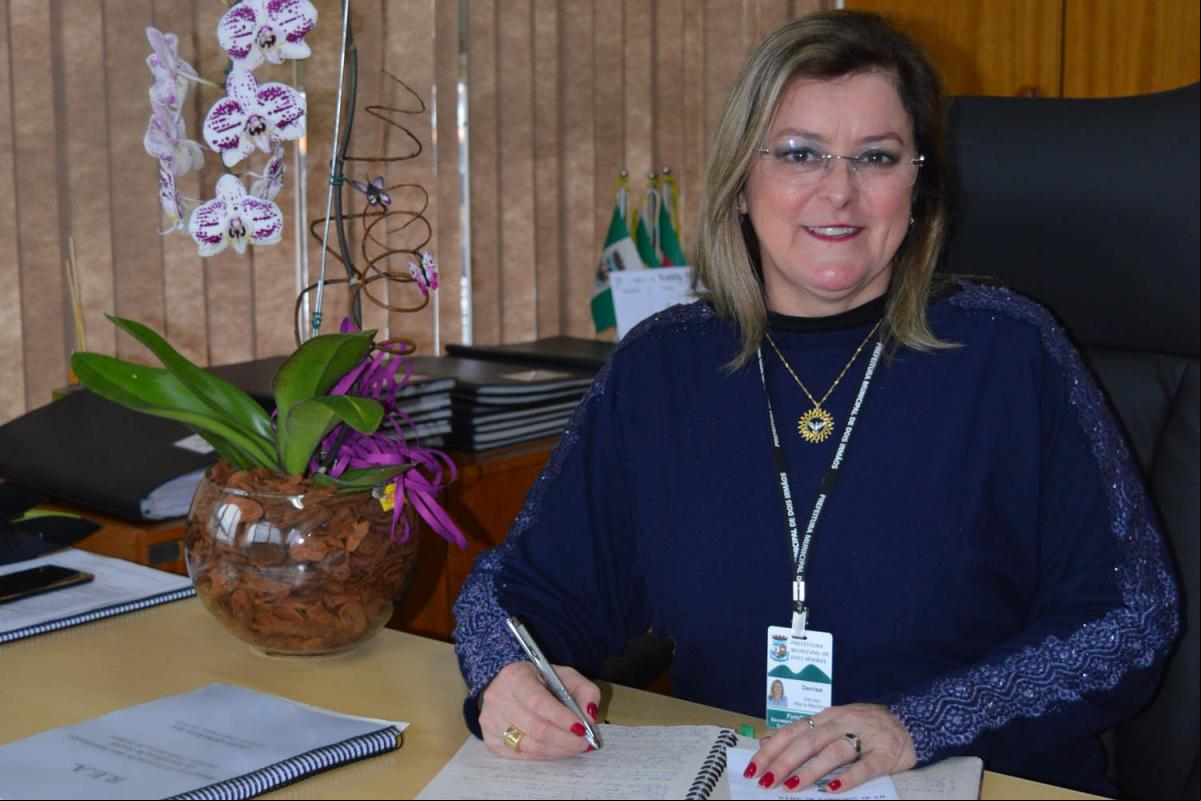 Secretária comanda uma equipe de 357 profissionais na rede municipal Secretária comanda uma equipe de 357 profissionais na rede municipal