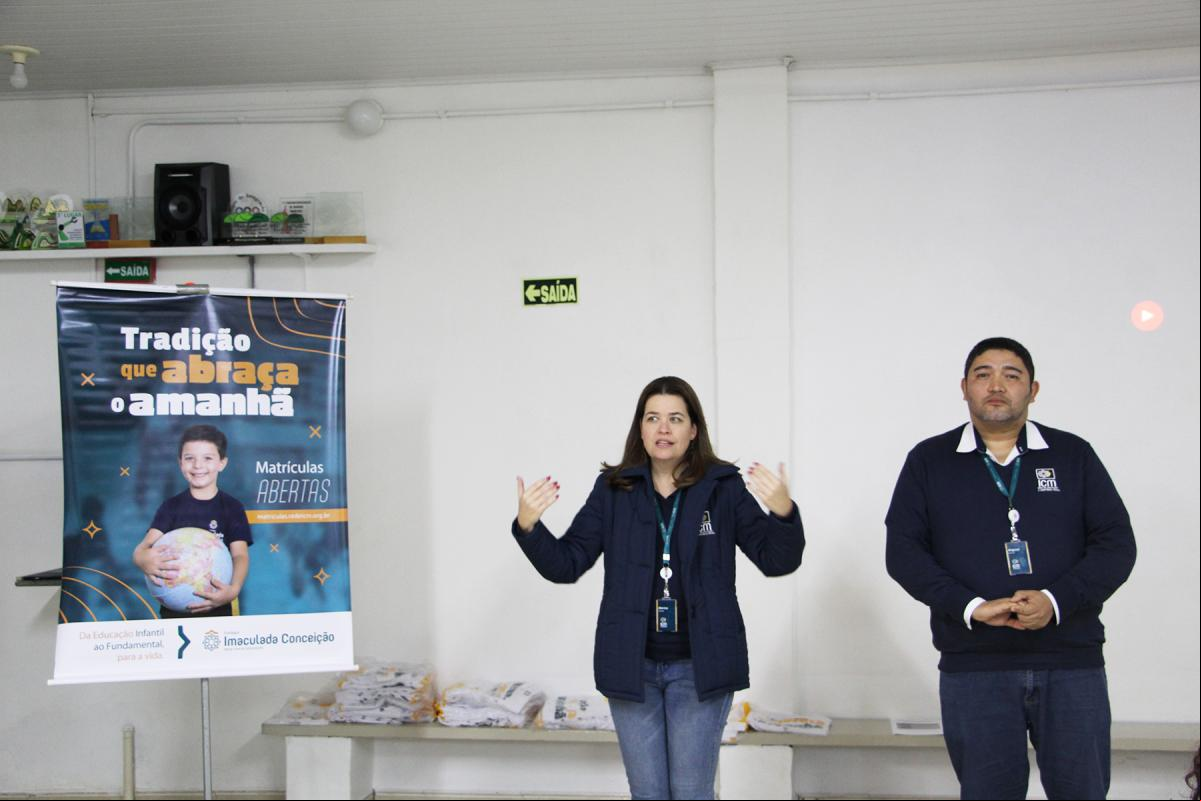 Marina Franck e Magnus Regis falaram sobre a campanha de marketing e deram orientações ao grupo Marina Franck e Magnus Regis falaram sobre a campanha de marketing e deram orientações ao grupo