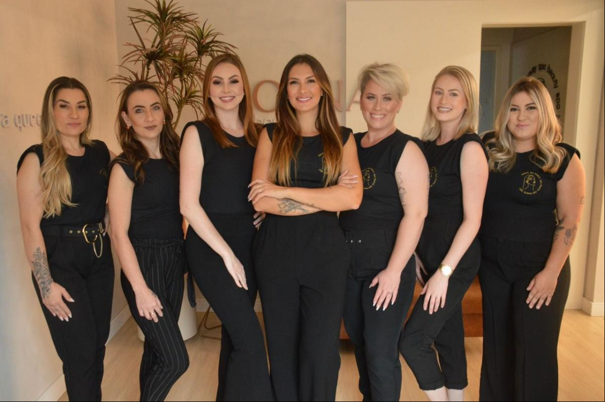 Equipe do Donna’s Beauty Spa: Carina Mench, Priscila Moraes, Lisiane Renck, Keli Smaniotto Dias, Aline Franklin, Jaqueline Zimmer e Caroline Araújo Equipe do Donna’s Beauty Spa: Carina Mench, Priscila Moraes, Lisiane Renck, Keli Smaniotto Dias, Aline Franklin, Jaqueline Zimmer e Caroline Araújo