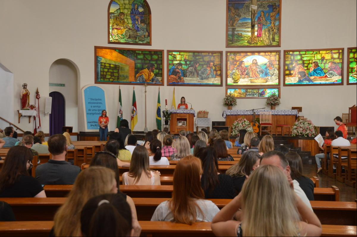 Profissionais da rede municipal tiveram encontro na Igreja Matriz