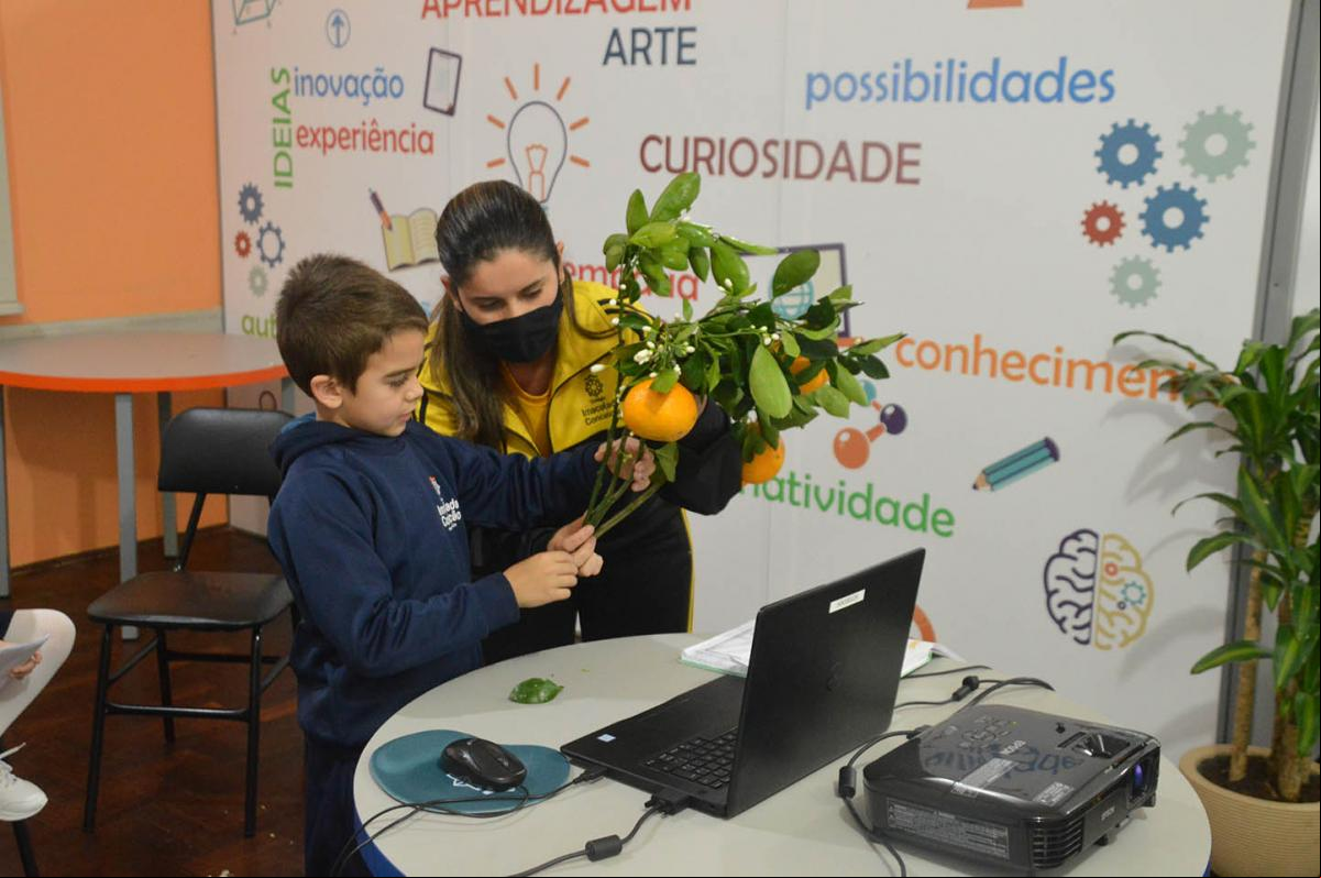 Turma da professora Flávia apresentou o projeto “Eles estão cortando as árvores e estamos ficando sem ar” Turma da professora Flávia apresentou o projeto “Eles estão cortando as árvores e estamos ficando sem ar”