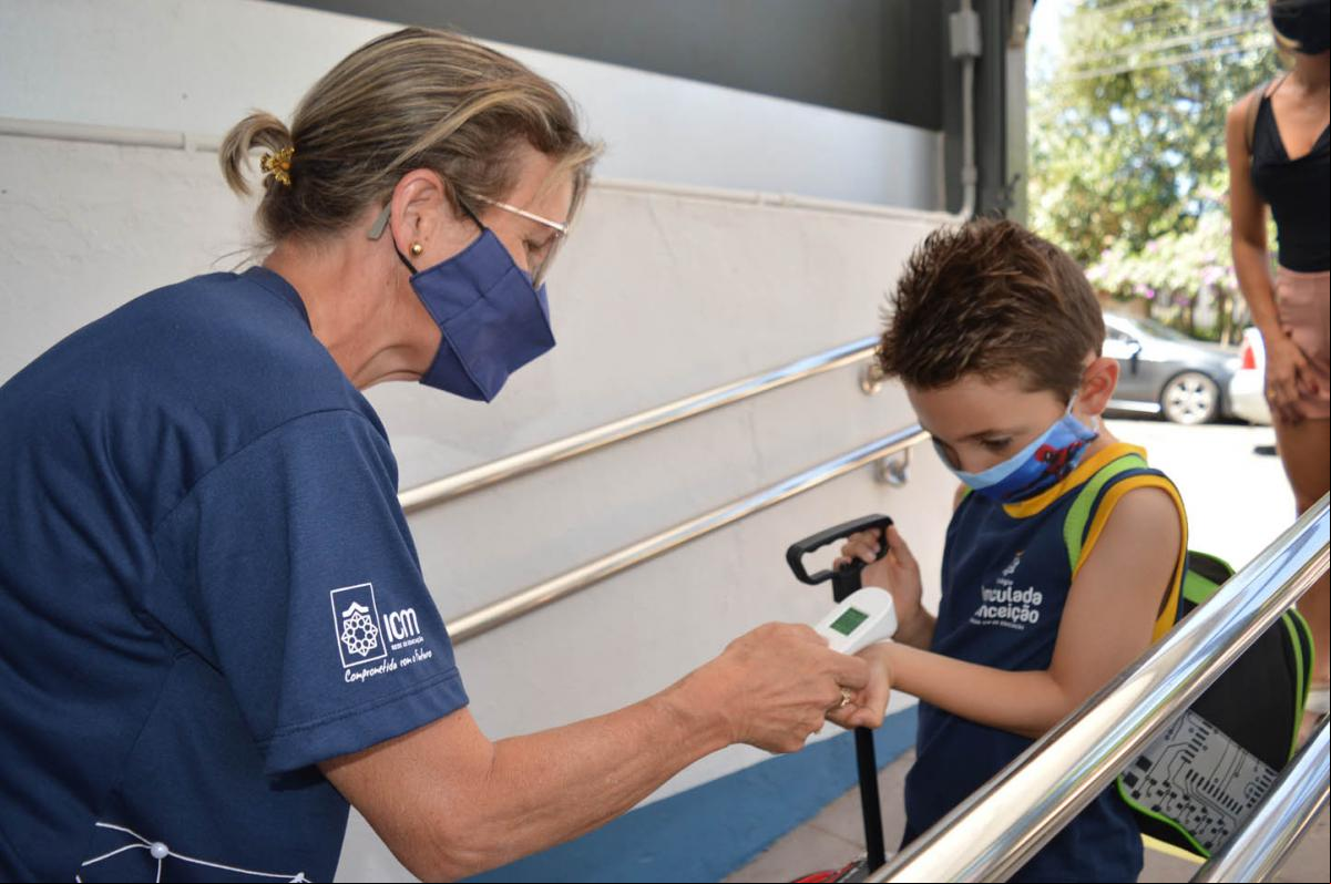 Aferição de temperatura é o primeiro protocolo de segurança Aferição de temperatura é o primeiro protocolo de segurança