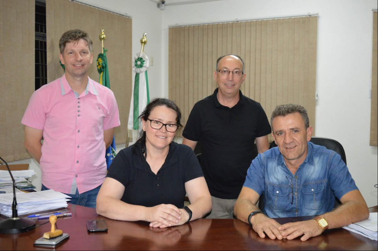 Nova mesa diretora: Paulinho, Eliane, Filipin e Léo Nova mesa diretora: Paulinho, Eliane, Filipin e Léo