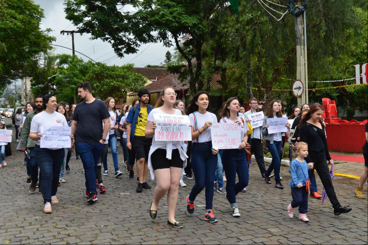 Protesto aconteceu na manhã de sábado Protesto aconteceu na manhã de sábado