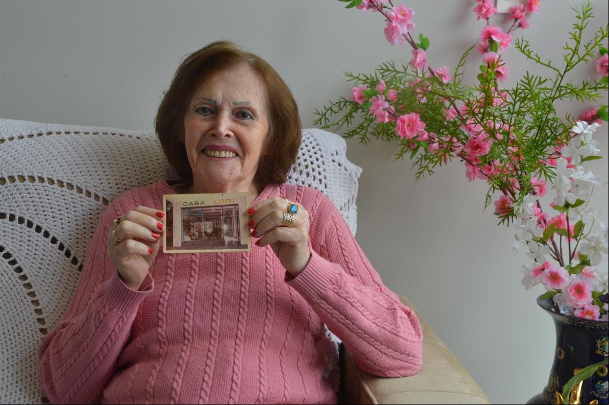 Lori com uma foto da loja: “Eu sempre fui muito amada pelo povo” Lori com uma foto da loja: “Eu sempre fui muito amada pelo povo”
