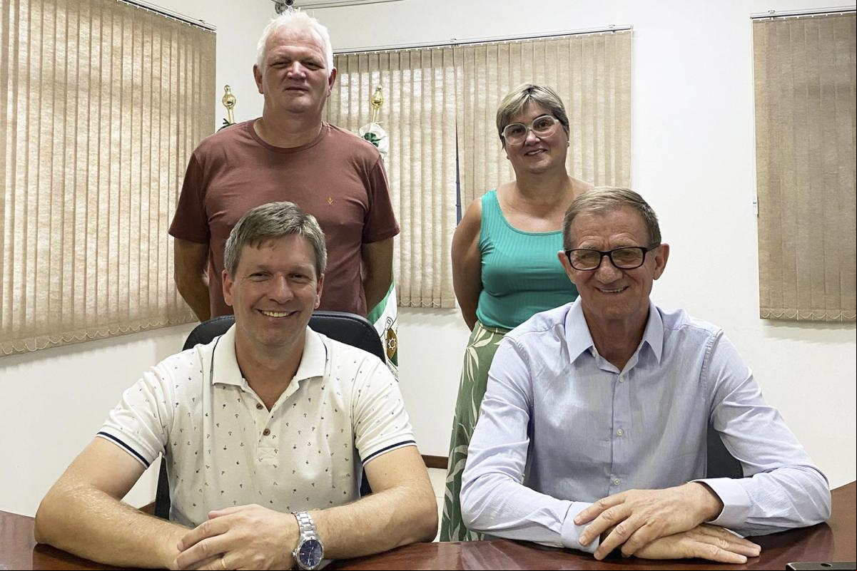 Paulinho e Elony com Kroetz e Andrea (Foto: Divulgação / Câmara)