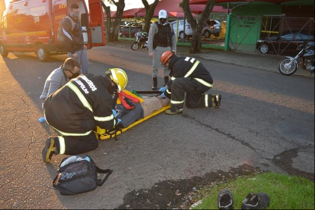 Vítima foi socorrida pelo Corpo de Bombeiros Vítima foi socorrida pelo Corpo de Bombeiros