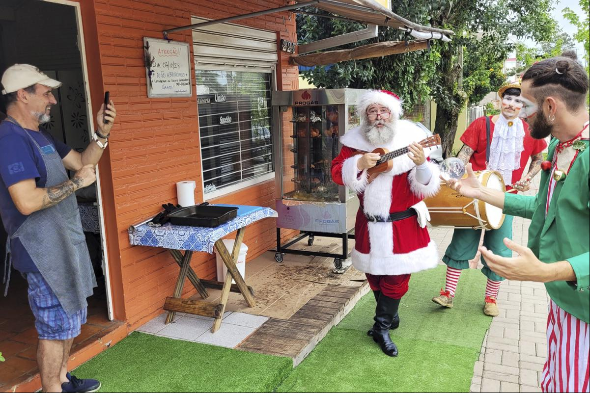 Cortejo do Pequeno Grande Bando Natalino foi a primeira atração (Fotos: Divulgação / PMMR)