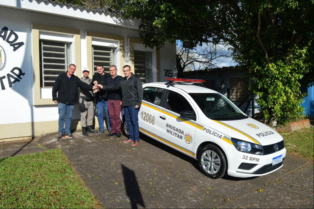 Na entrega: Dirceu, Luiz Carlos, Jerri, João e Elton Na entrega: Dirceu, Luiz Carlos, Jerri, João e Elton
