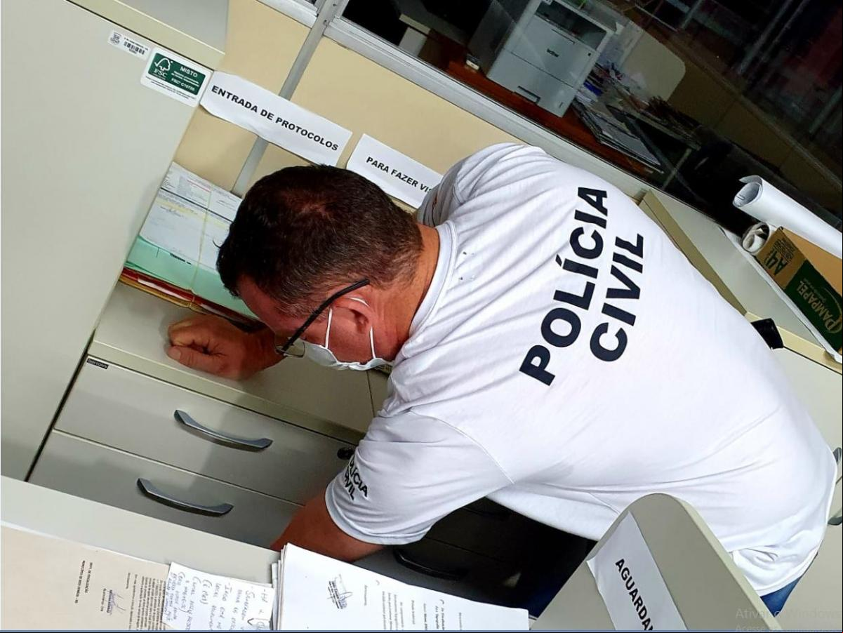 Suspeita é de crimes contra a istração pública Suspeita é de crimes contra a istração pública