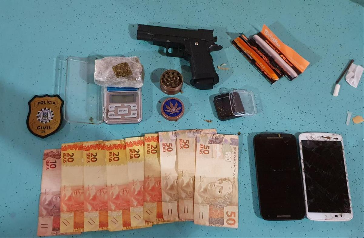 Apreensões realizadas no dia 7 de dezembro, na casa do indivíduo, no bairro Primavera (Foto: Polícia Civil) Apreensões realizadas no dia 7 de dezembro, na casa do indivíduo, no bairro Primavera (Foto: Polícia Civil)