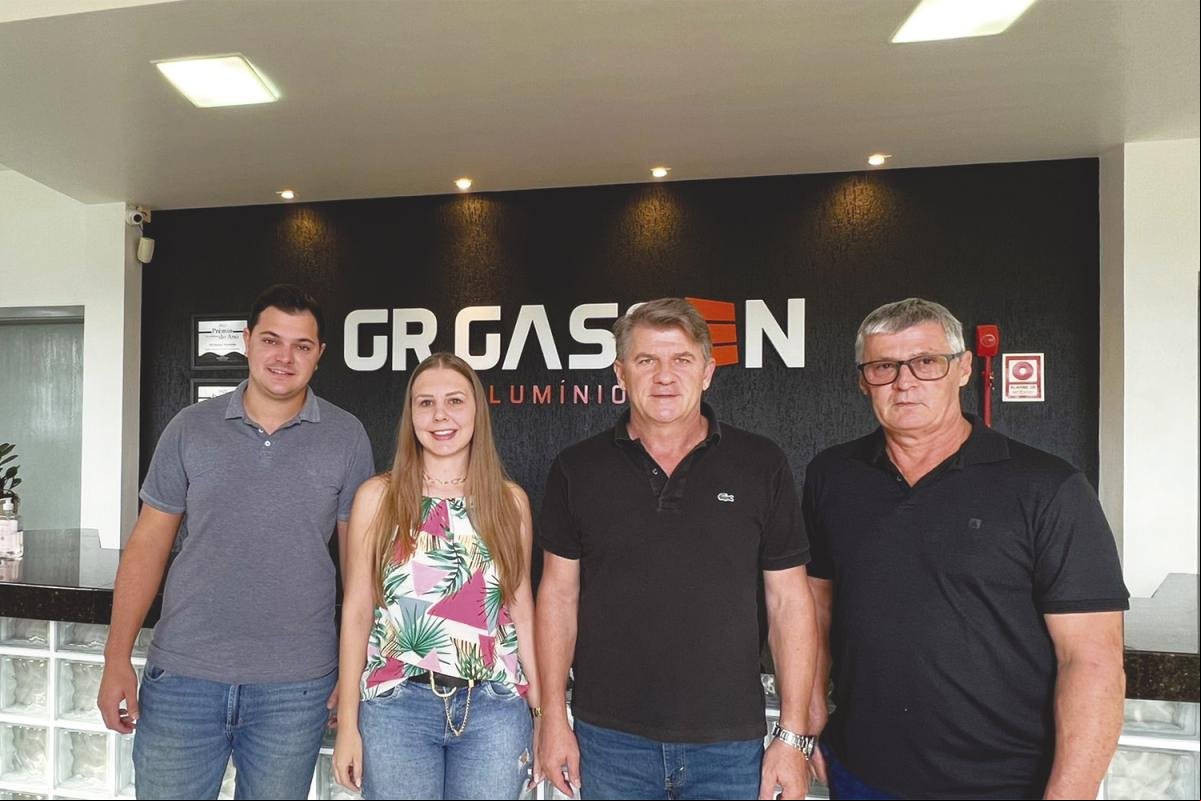 Michael, Carla, Ernesto e Sérgio Luís Michael, Carla, Ernesto e Sérgio Luís