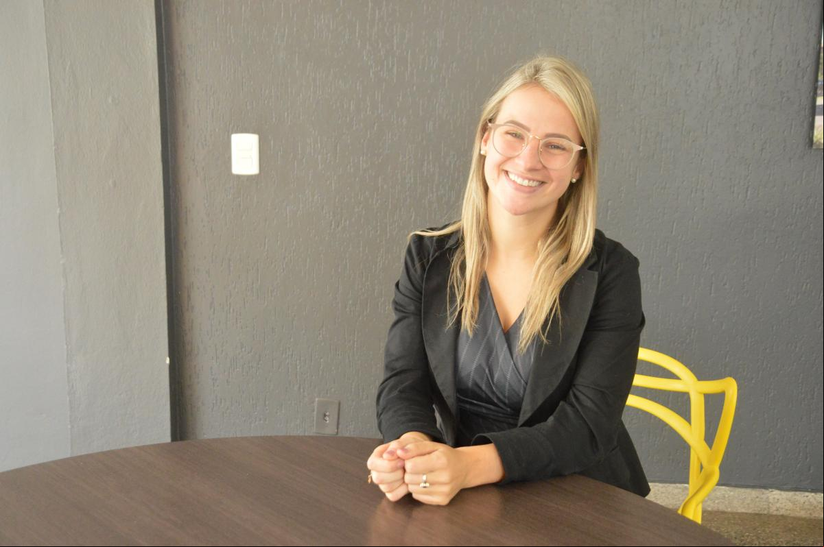 Chefe do Departamento de Cultura, Thaís Backes esteve no JDI convidando a comunidade para prestigiar o evento Chefe do Departamento de Cultura, Thaís Backes esteve no JDI convidando a comunidade para prestigiar o evento