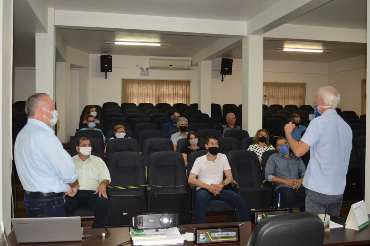 Secretaria da Saúde promoveu palestra sobre o SUS Secretaria da Saúde promoveu palestra sobre o SUS