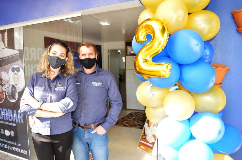 A Acordar Colchões, dos proprietários Livia Maria Escher e Emir Luís Escher, comemorou 2 anos no dia 4 de junho
