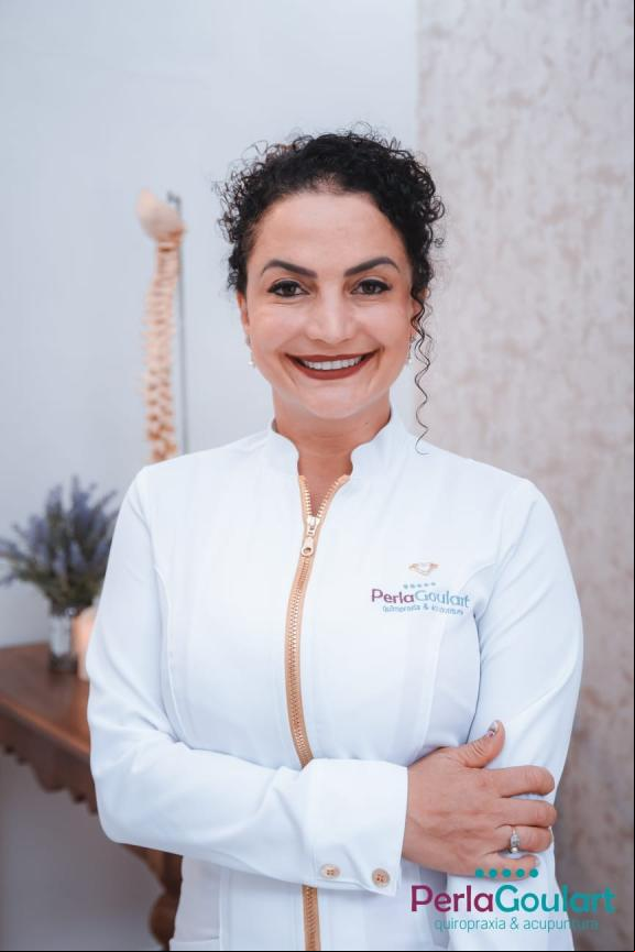 A quiropraxista Perla Goulart completa 16 anos de formada no dia 18 de julho