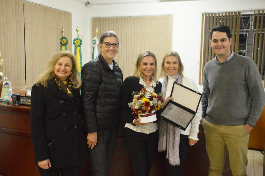 Amigas também prestigiaram a artista plástica