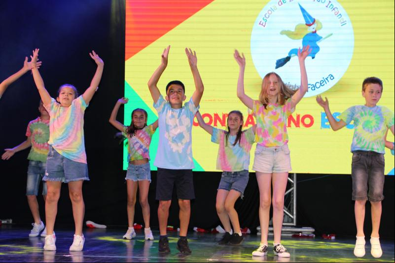Garotada deu show no palco do Natal dos Anjos