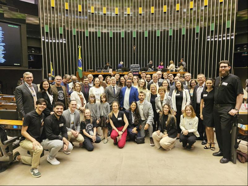 Câmara homenageia centenário da Juventude Evangélica Luterana do Brasil por iniciativa de Marcel van Hattem