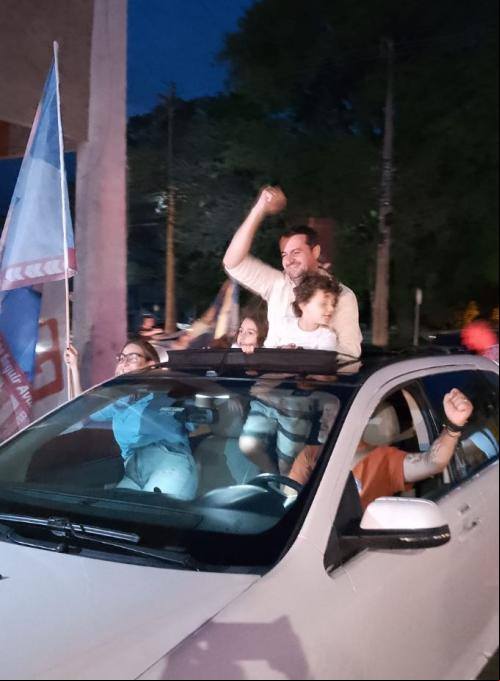 Candidato chegou a ginásio com a família