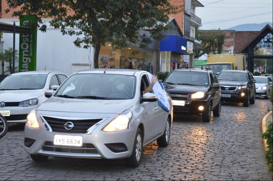 Carreata ganhou as ruas do Centro nesta quinta