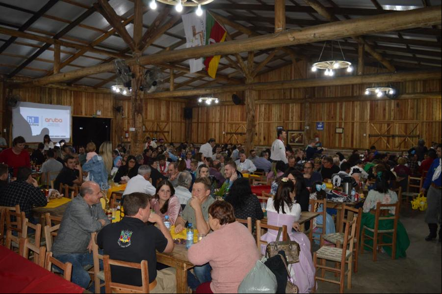 Comunidade lotou o DTG Porteira Aberta na noite de quinta-feira