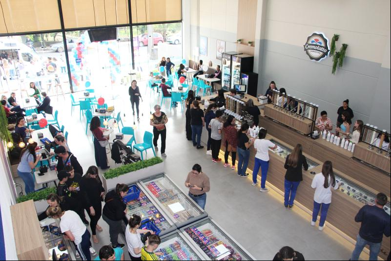 Comunidade prestigiou a inauguração e os produtos da nova loja