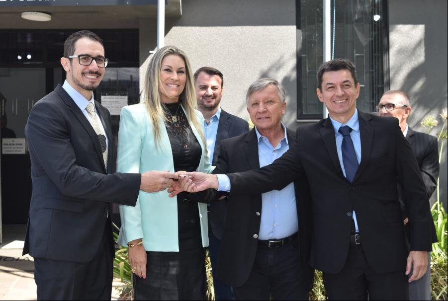 Delegado recebeu a chave do veículo