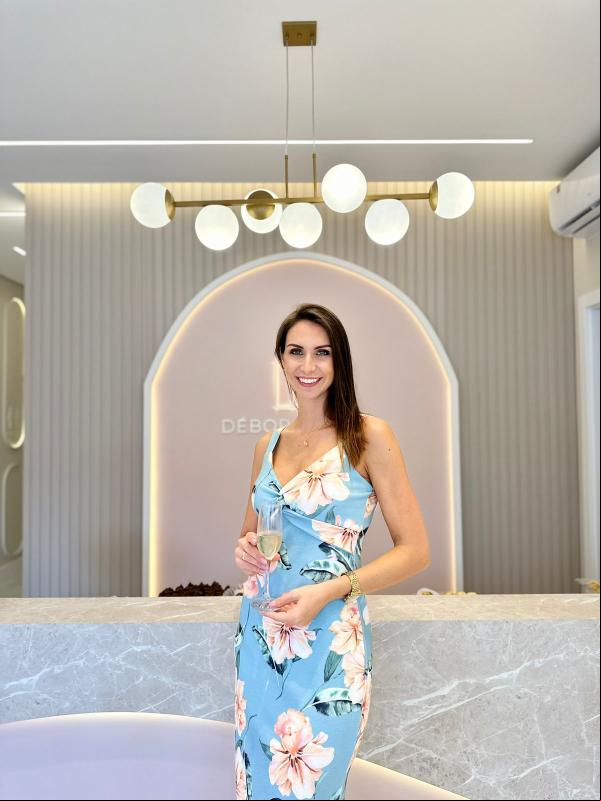 Dia 24 de fevereiro ocorreu a reinauguração do novo espaço da Débora Blume Clinic, agora na Av. 25 de Julho, 1201, no Centro