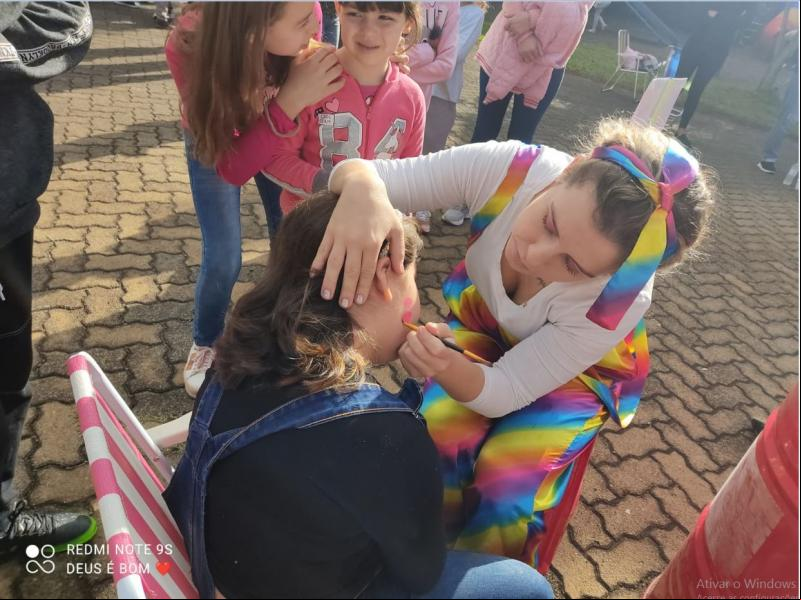 Pintura de rosto foi uma das atrações para as crianças 