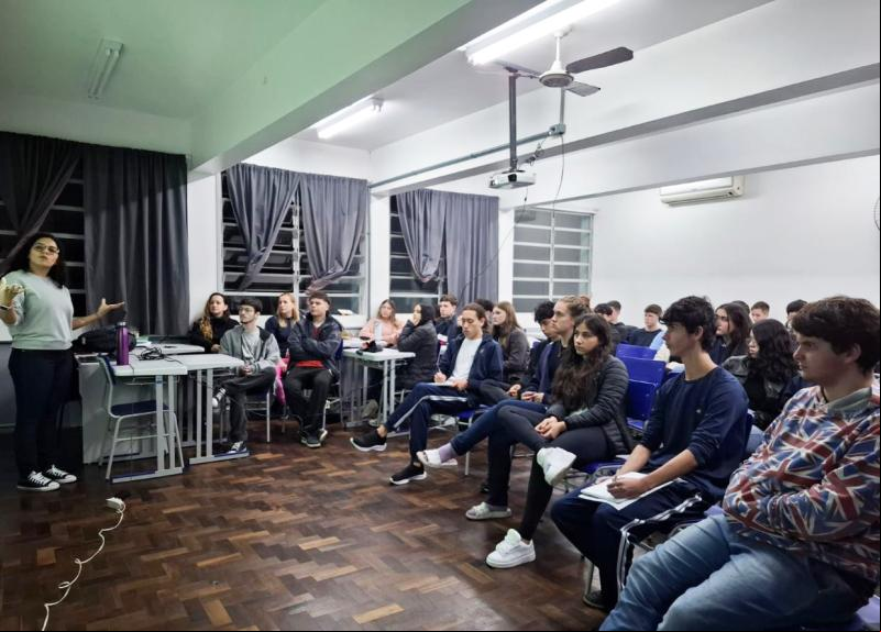 Estudante de Nutrição alerta sobre suplementação em palestra na 10 de Setembro