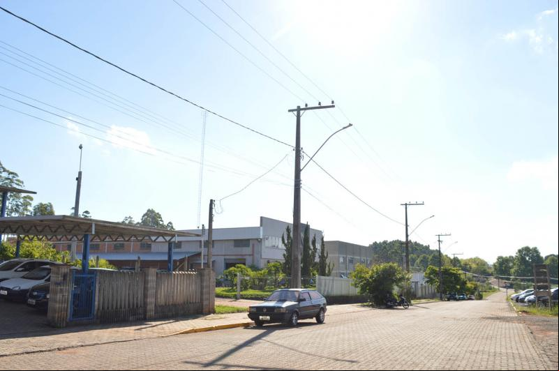 Algumas estão paradas e outra funcionando com geradores