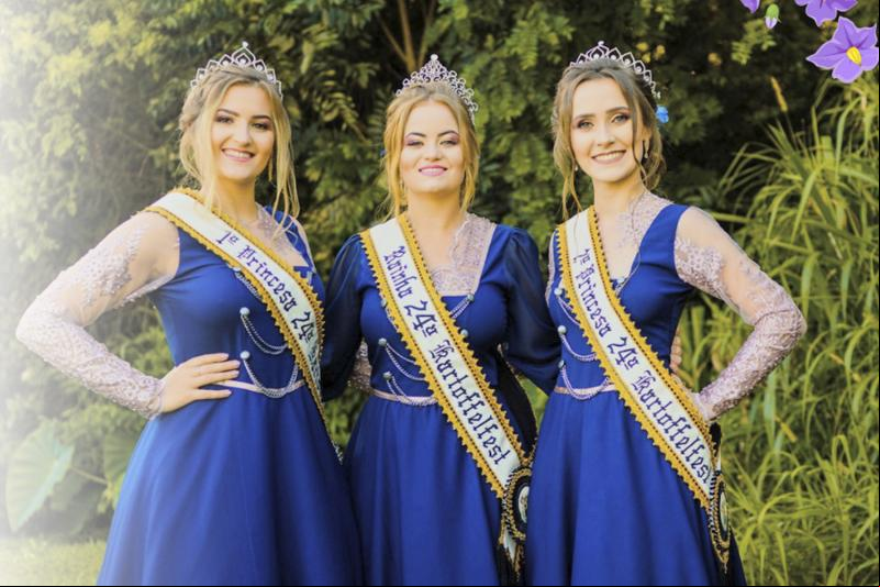 Soberanas recepcionam os visitantes com muita simpatia e beleza (Foto: Divulgação)