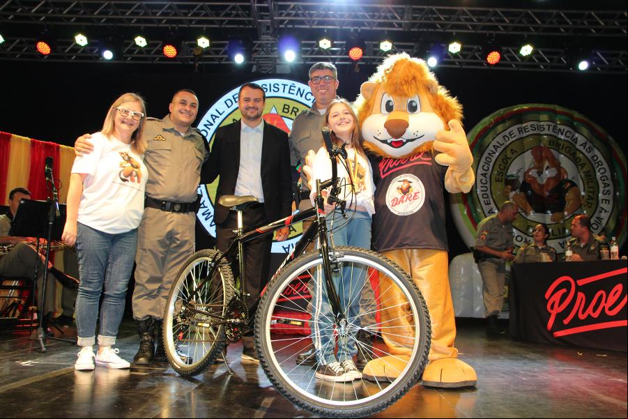 Gabriela Kipper Mergen, da Carlos Rausch, também ganhou uma bicicleta