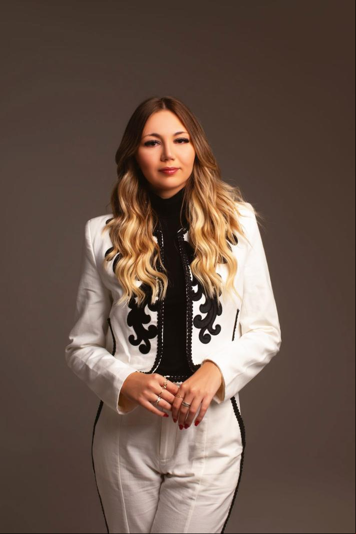 Gabriela Rech Lunardi completou 20 anos nesta terça-feira, dia 11 (Foto: Leticia Wolff Fotografia)