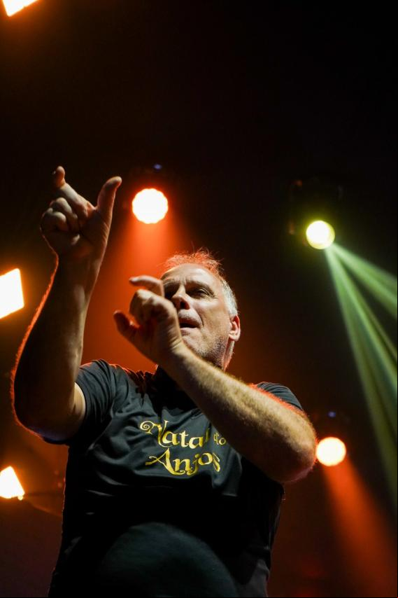 Gilberto Lange é professor e intérprete de Libras e atua em eventos como o Natal dos Anjos