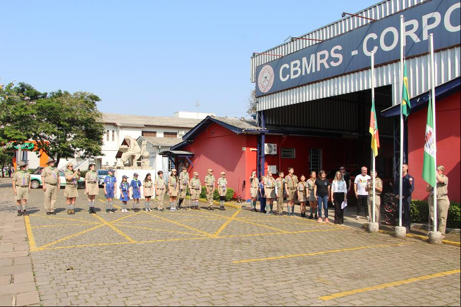 Grupos escoteiros da cidade participaram da solenidade