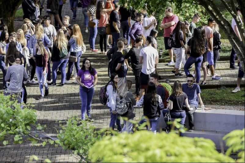 Curso gratuito visa preparar jovens entre 16 e 22 anos para o mercado de trabalho