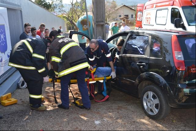 Acidente ocorreu por volta das 13h