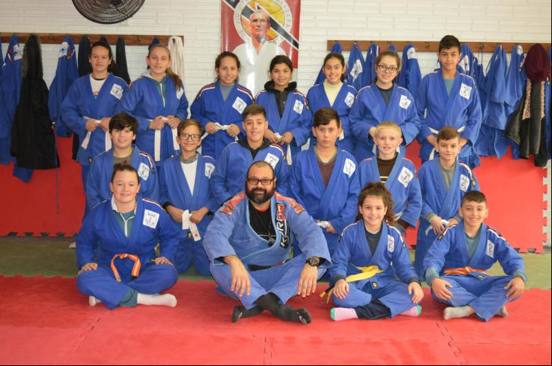 Turma de jiu-jitsu, do professor Anderson