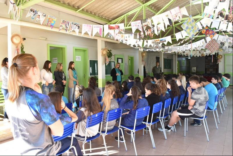 Atividades aconteceram em cinco escolas nesta segunda