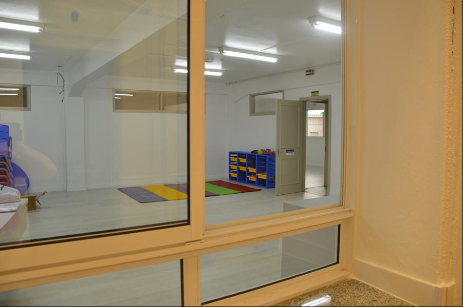 Modernização da Educação Infantil contou com a substituição de portas e janelas, pintura, aquisição de móveis e materiais, entre outras melhorias