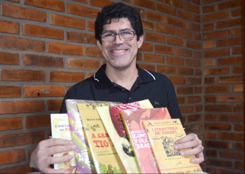 Marco Haurélio é poeta popular, editor e folclorista