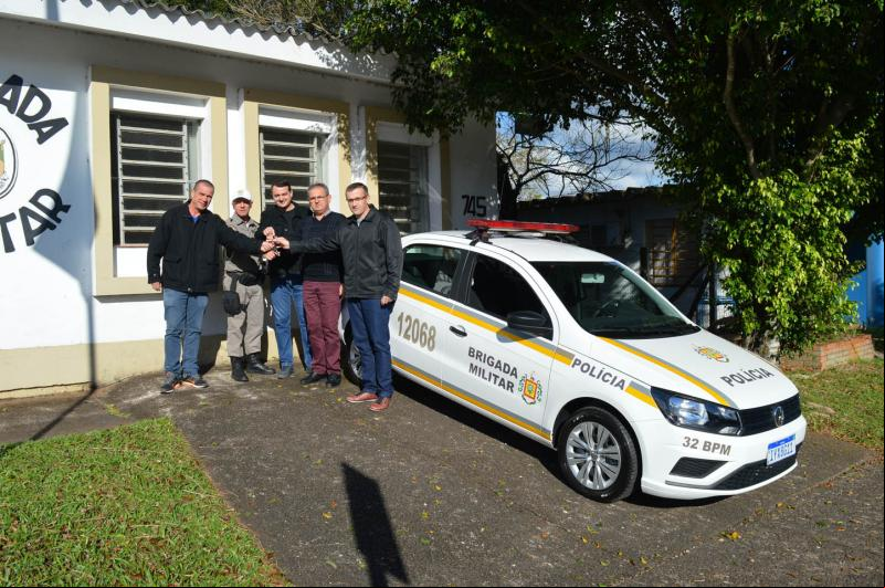  Na entrega: Dirceu, Luiz Carlos, Jerri, João e Elton