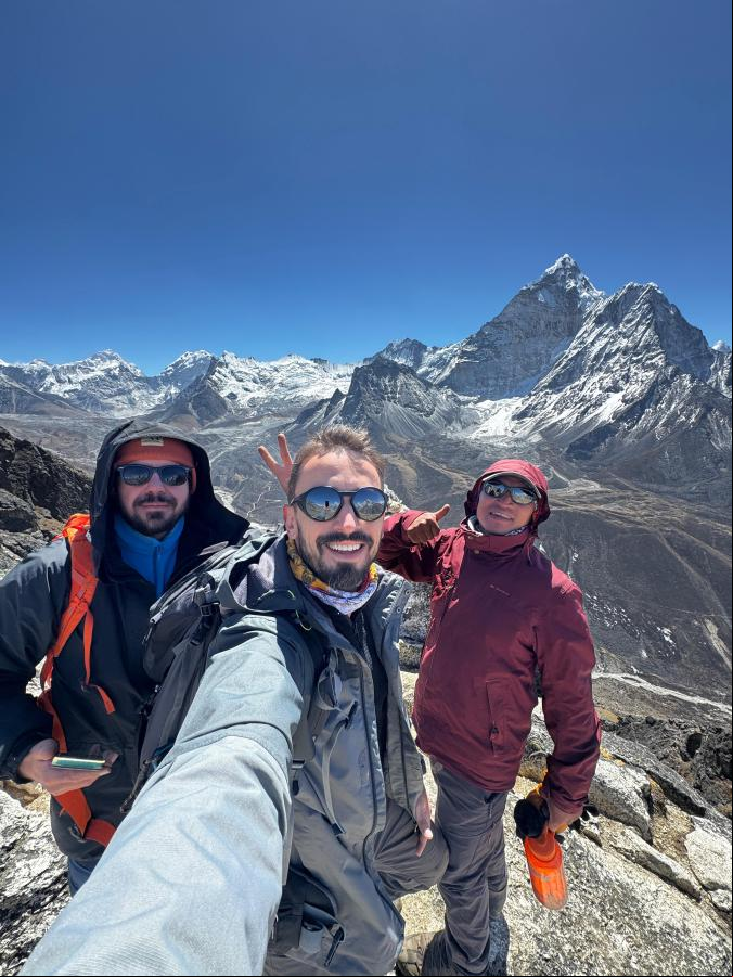 Polonês Karol, Thobias e o guia Sherpa