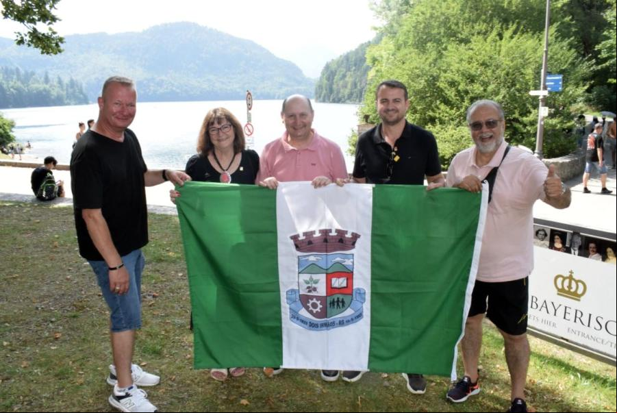 Presidente da Rota Romântica alemã, Jürgen Wünschenmeyer, com Terezinha, deputado Elton, Jerri e deputado Victorino 