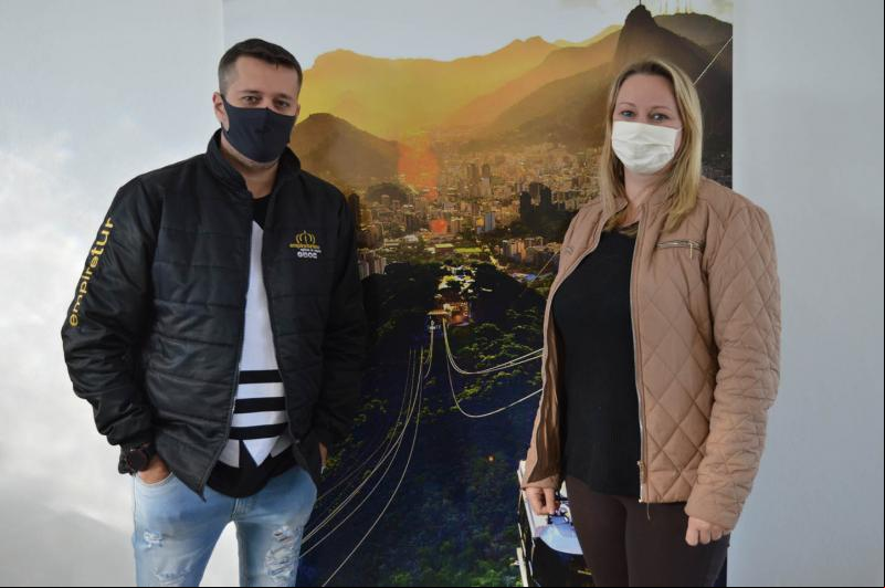 Ewerton e Monique, da Empire Turismo