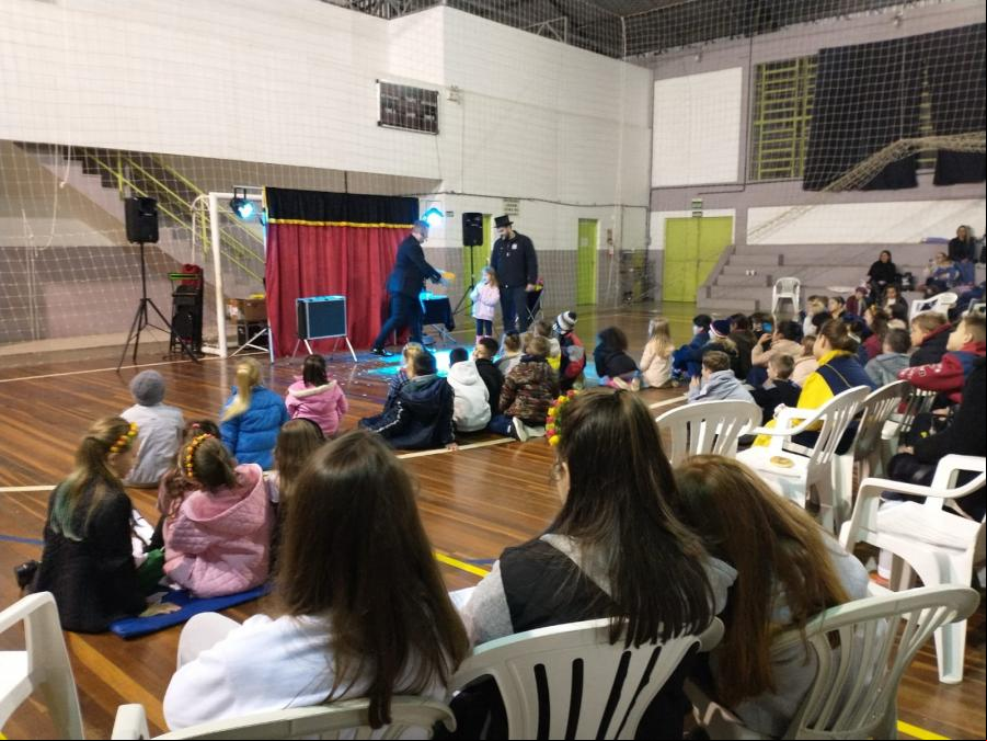 Show de mágica cativou a atenção dos alunos